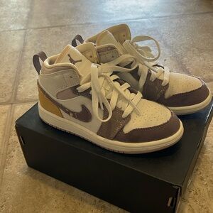 Air Jordan 1 Mid SE Craft (PS), Kids size 12.5, Sail, Taupe haze, stone, EUC